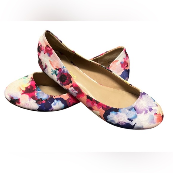 Red and Pink Floral Ballet Flats - Picture 8 of 8